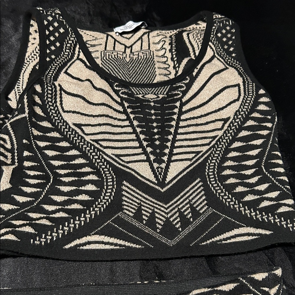 Hera Collection Black and Cream Geometric Crop Top